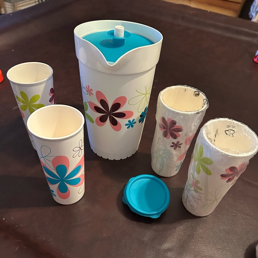Daisy Tupperware set - Picture 1 of 10